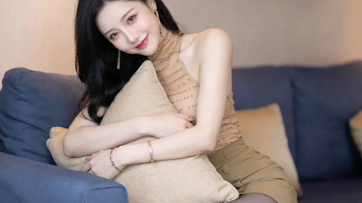 窝在蓝沙发里的下午，慵懒又带点小任性