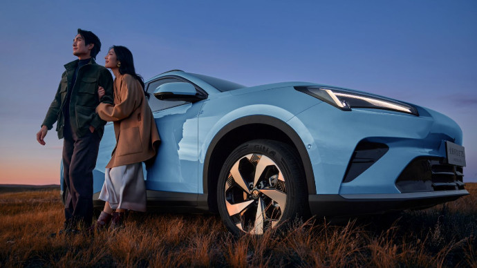 十万出头选家用SUV，深蓝S05与极狐T5实测对比，差距一目了然