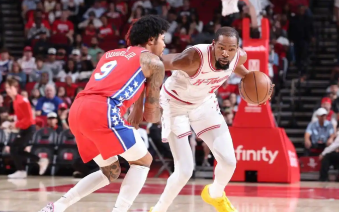 NBA常规赛76人VS火箭，杜兰特又看不懂了，这球你要么就拖时间，你要攻就传给我