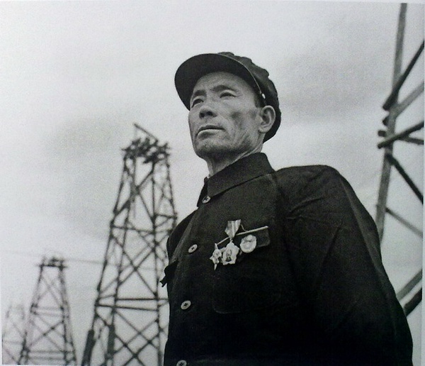  1954年，黑龙江鹤岗，工人出身的煤矿副矿长。