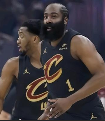 哈登空砍20+9，骑士不敌残阵雷霆。NBA常规赛，骑士客场挑战雷霆，这场比赛，是