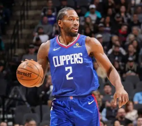 现在估计还有人期待小卡后面的比赛开无双拯救球队，我觉得希望不大了。
小卡现在一直