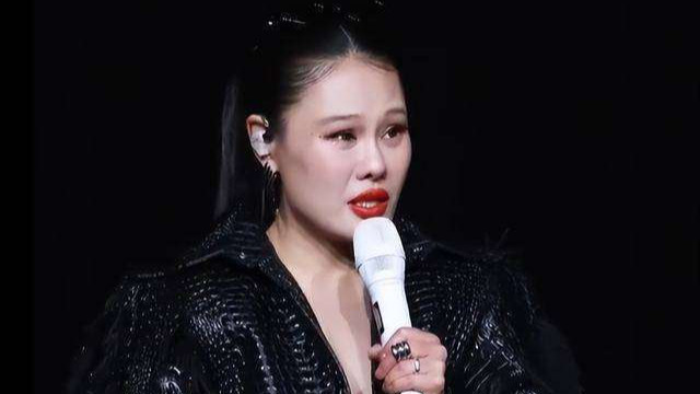 袁娅维病床吸氧比耶！严重贫血仍坚持开唱