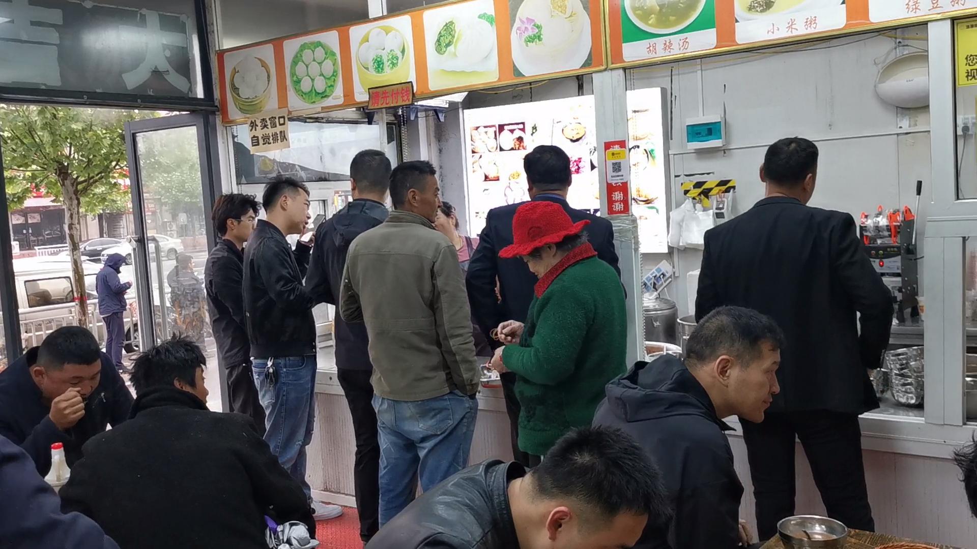 打了半个月的游击，我的摊贩还是缴械投降了