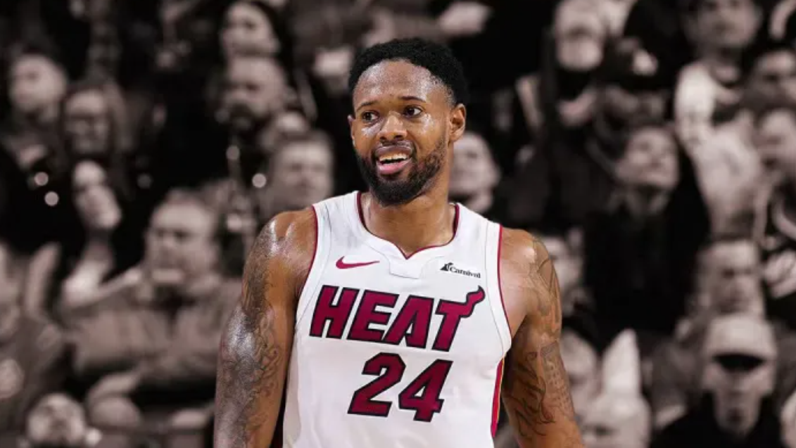 自由球员前锋海伍德-海史密斯已与菲尼克斯太阳队达成一份多年合同，其经纪人杰里-迪