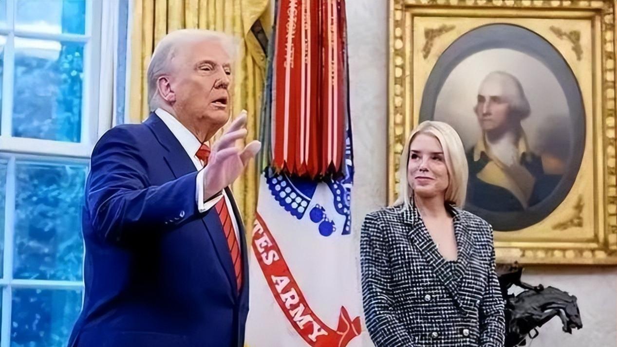 一夜之间，特朗普连砍三员大将！美国强力部门大洗牌，背后暗藏三颗“中期惊雷”