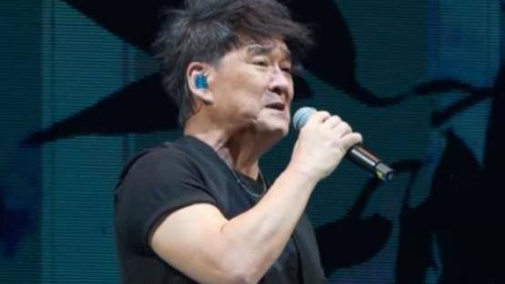 香港知名男星周华健演唱会显老态！