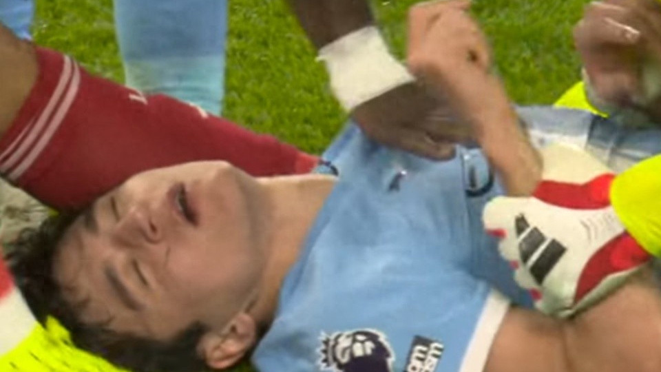 曼城客场2-1逆转利物浦，亚洲后卫重伤离场！