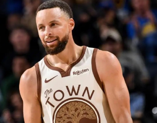 库里仅11+5低迷！勇士118-124不敌国王吞连败，波杰30分难救主，国王4人