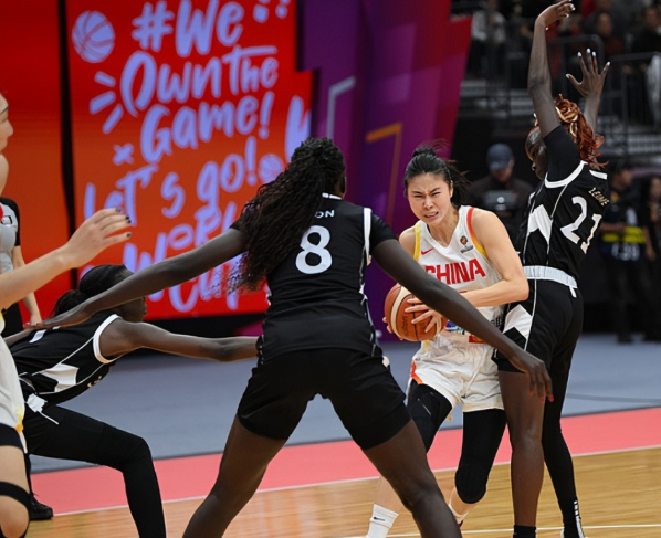 中国女篮86-76南苏丹，苏群赛后点评，说的都是实在话！
1.上一场采访韩旭，她