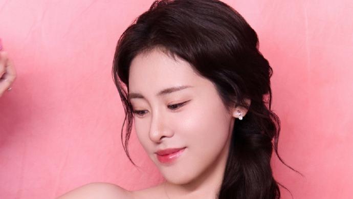 张碧晨的轻盈纱裙，这柔美的妆造，觉得如何？