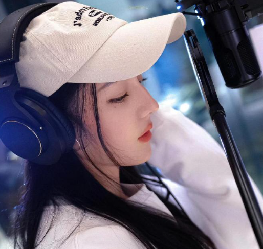 所有怦然气泡的起源，是夏日黄昏里最清爽的心动