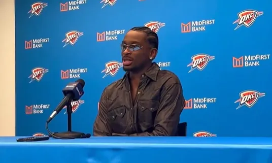 NBA常规赛，雷霆129-126战胜掘金。

比赛最后时刻双方平分，亚历山大最后