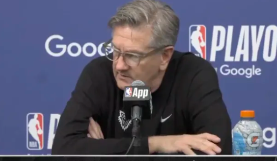 NBA季后赛，克里斯-芬奇谈及犯规问题：“犯规次数实在太多了。在对手进攻乏力的阶