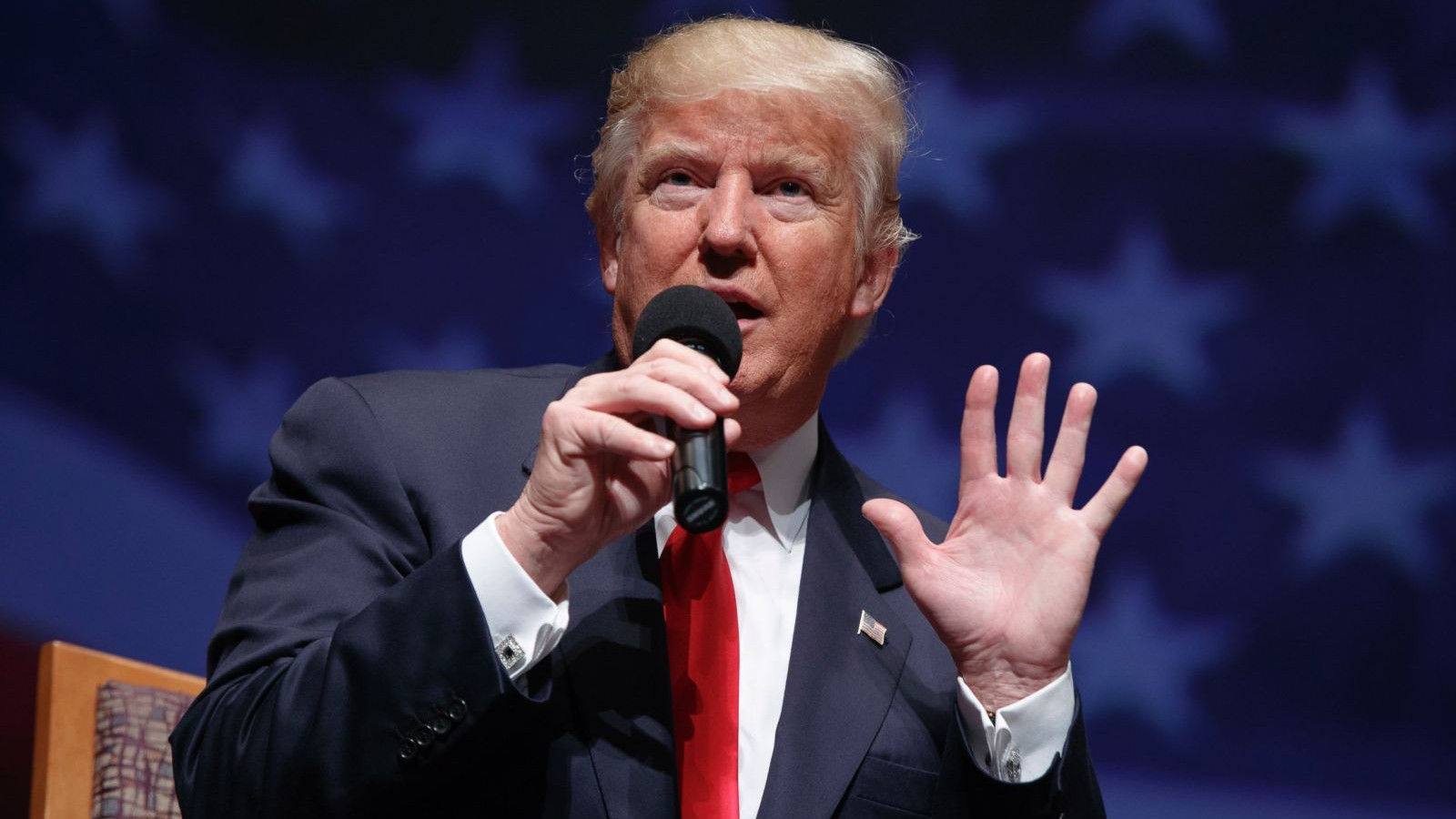 伊朗霍尔木兹海峡首次扣押商船！特朗普却笑称：不就两艘船吗？