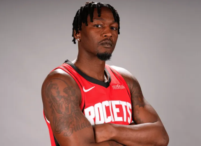 火箭记者更新动态，晒出芬尼-史密斯赛季前25场的场均数据：
截至目前为止的DFS