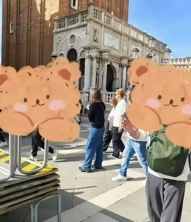 又被拍到了。王心凌和吴克群从去年同游到如今一起回家，小道消息越描越真。

只是两