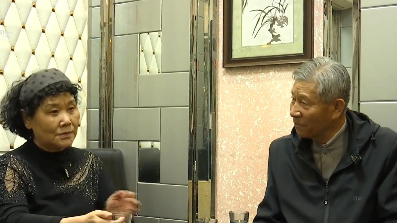 82岁大爷相亲，对77岁大妈一见钟情，大爷：找老伴就要当宝贝疼