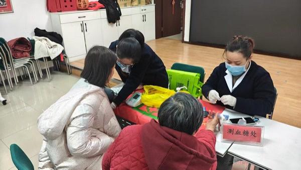 八角北路特钢社区开展“金色亲情”志愿服务活动