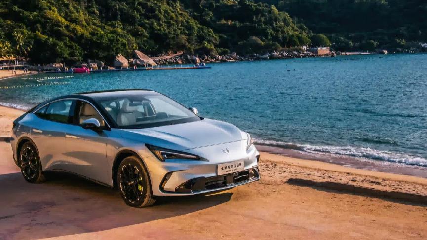 纯电720km/增程1450km，极狐全新阿尔法S5上市补贴价9.98万起