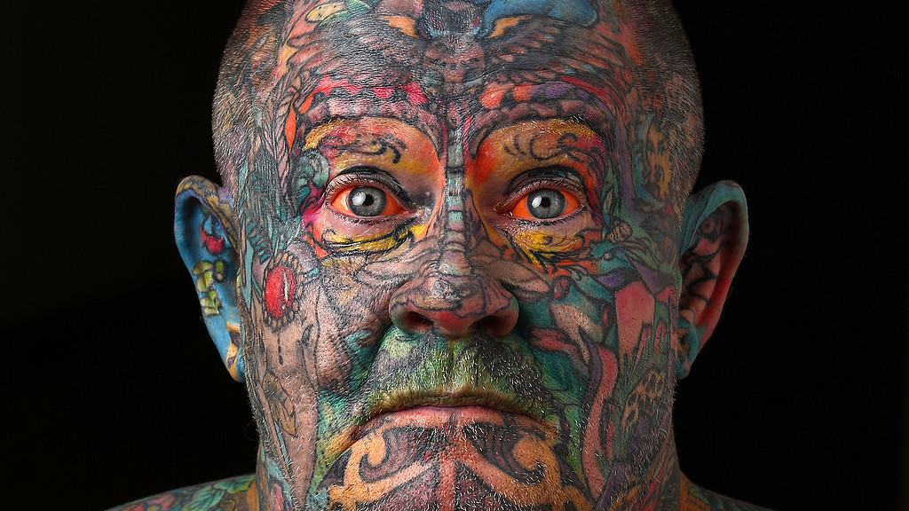 大奸大恶是坏人，但伪装成好人，以好人、忠臣、清官的面目出现