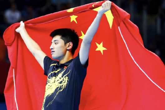 退役后，张继科成功转型，成为一名国内教练，培养年轻球员。同时，他还时不时直播，带