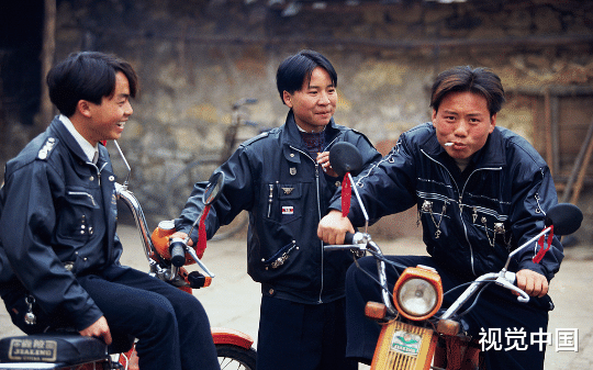 贵州男子在外打工一夜暴富，返乡给父母修豪宅买金饰，父亲炫耀了半个村子才知道是网贷，利滚利要还40多万