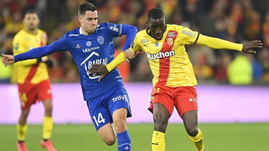 法国杯焦点战：里昂主场迎战朗斯，攻防对决谁能突围，附赠足球日记扫盘