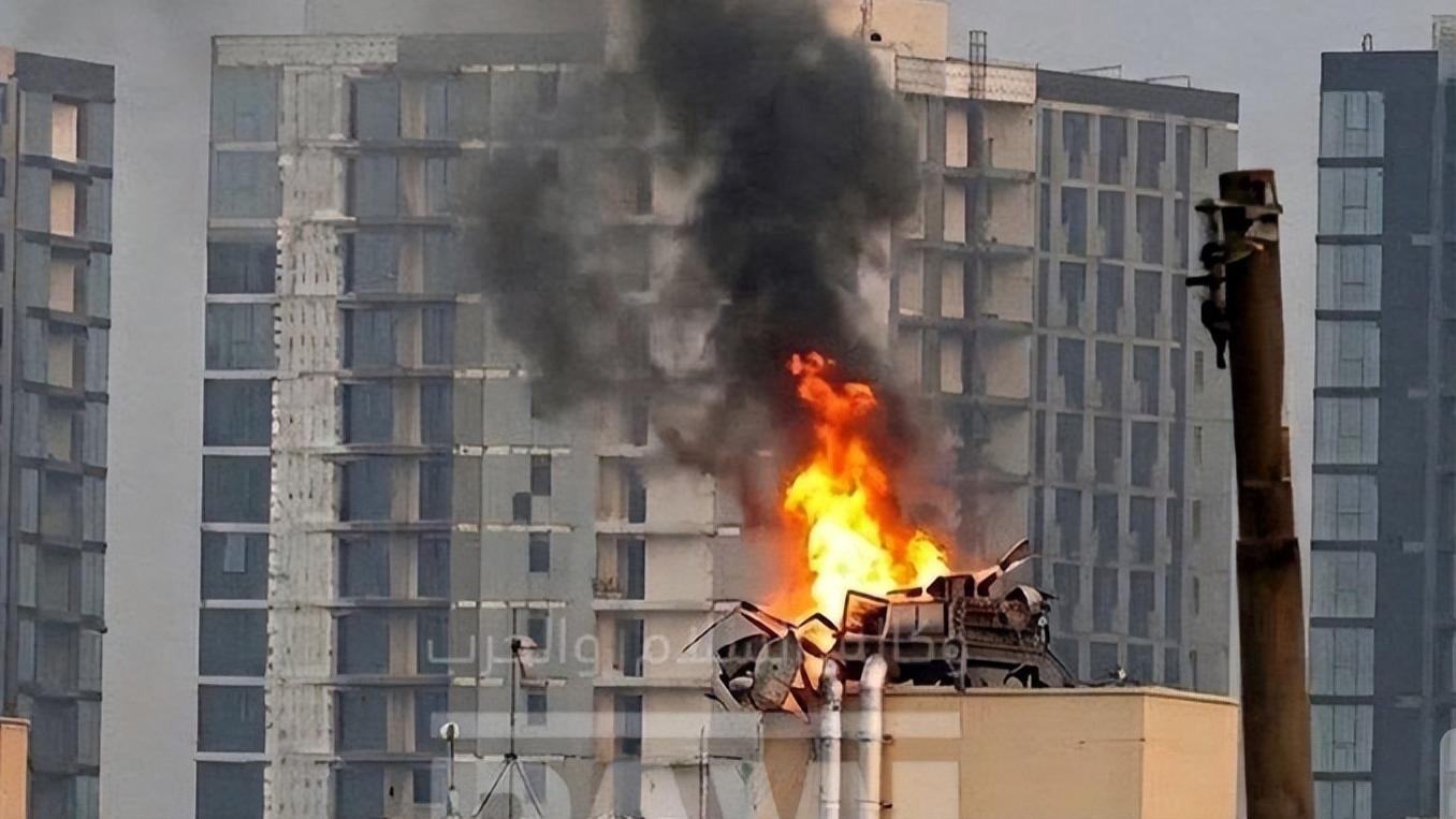 美伊冲突外溢！美驻伊拉克大使馆被武装组织导弹砸穿，老美急令公民跑路