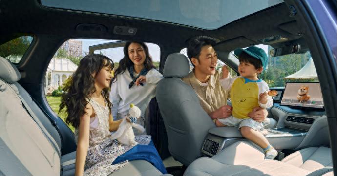 宋Ultra EV 全新使用十层复合舒适座椅