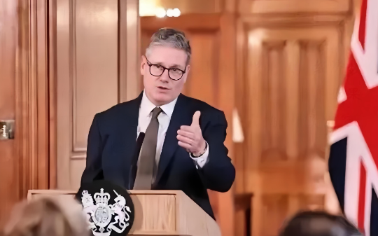 英国首相斯塔默时隔八年再度访华，到了中国领土，他说了一句掏心窝子的话：以前搞冷淡是愚蠢的