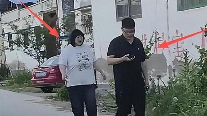大衣哥女儿近况：与丈夫交流少，婚后不上班不操心，身材依旧圆润