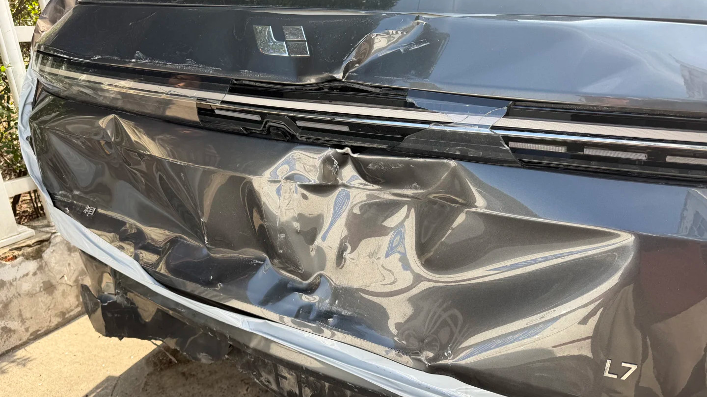 网友称理想取送车服务造成全责事故，官方推诿责任，拒绝赔偿