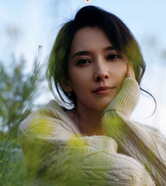 汪峰离婚后，确实官宣过和网红女友森林北的恋情

两人还因综艺风波引发过讨论，后续