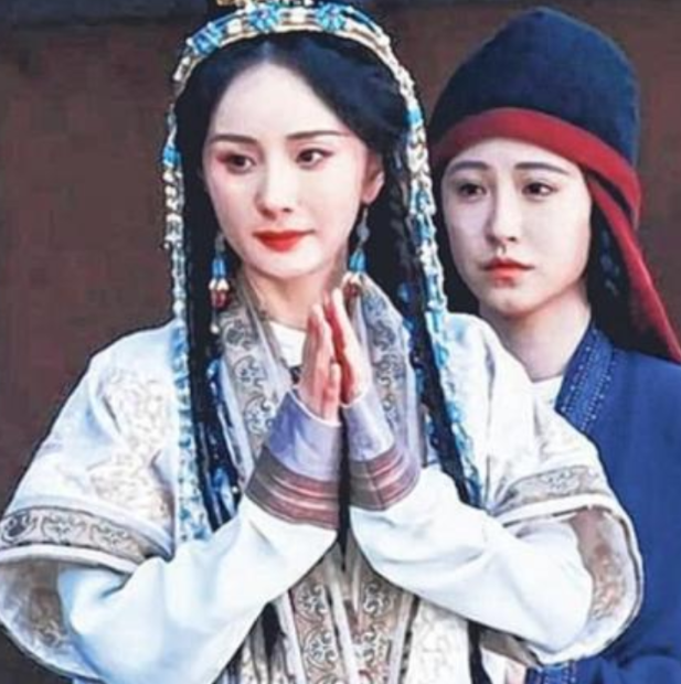 2026年5月，杨幂蒸汽眼罩低温烫伤后返横店拍《江山大同》，剧组为其修改拍摄计划