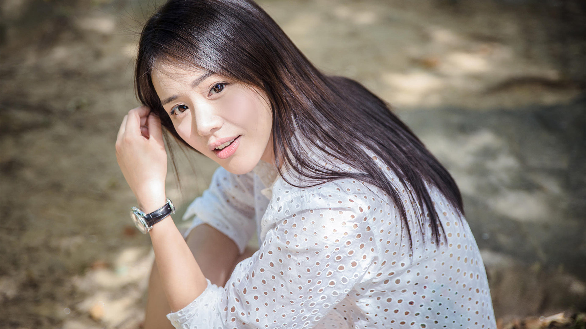 马思纯播客坦然发声， 自曝单身引爆热搜， 全网欢呼背后藏心疼