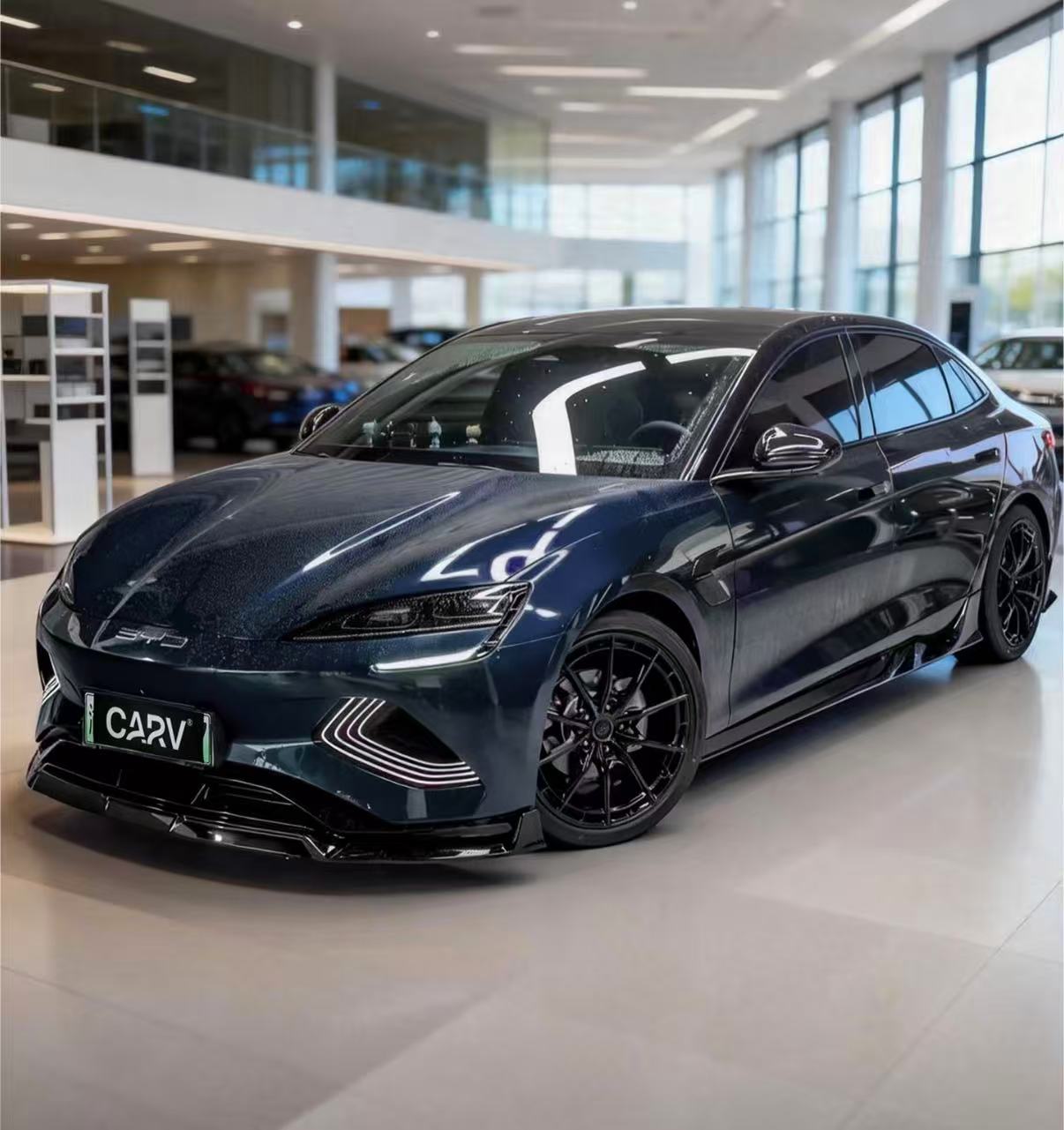 海豹还能这样改？
绝了！采用碳纤维侧裙，从侧面看有种“贴地飞行”的既视感，再搭配