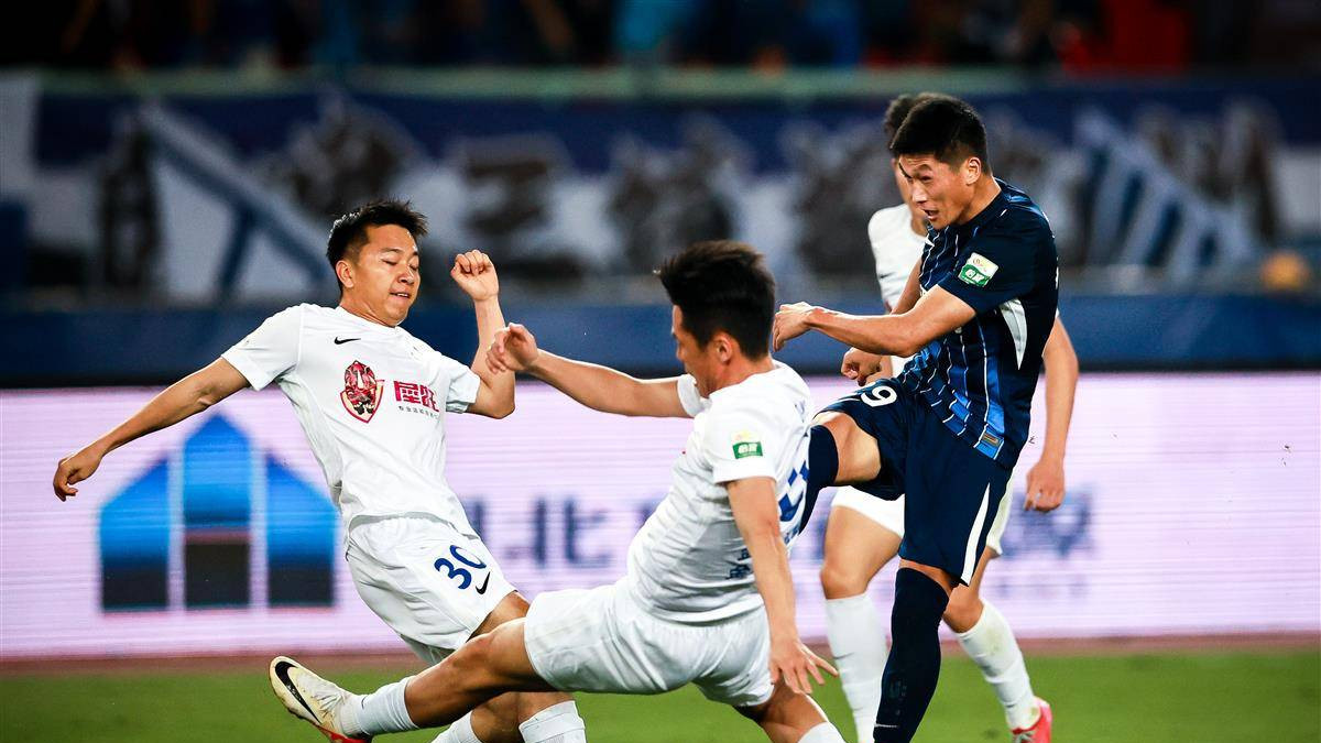 中超第2轮，武汉三镇-大连英博，前瞻：难分胜负