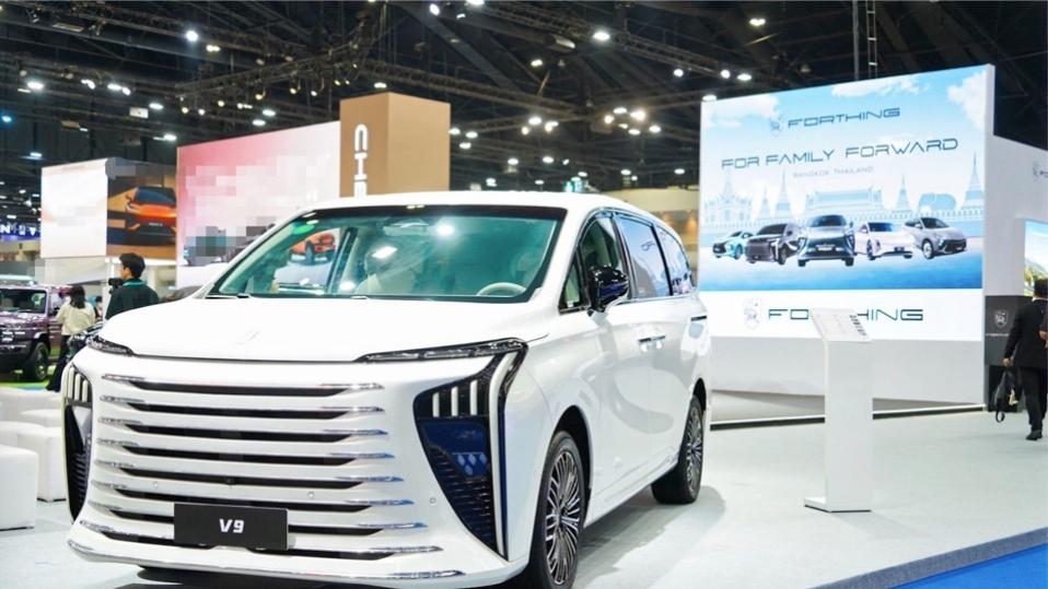 东风风行携FRIDAY与星海V9亮相曼谷车展