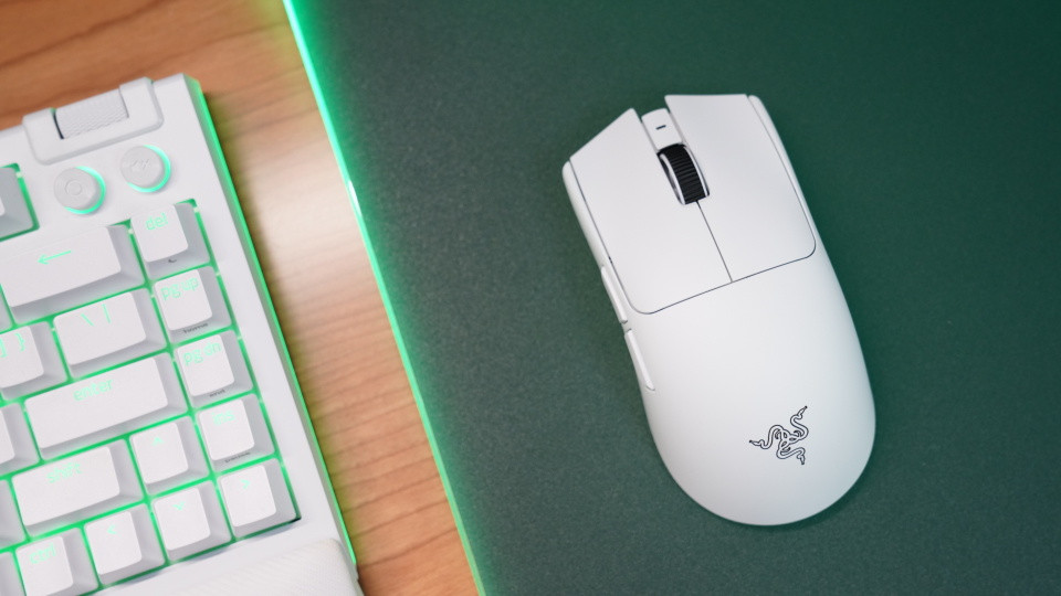 过完年就扔王炸！更轻更快更强的雷蛇毒蝰V4专业版又有哪些新变化？值得入手吗？