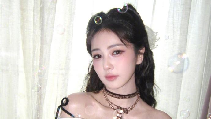 被白鹿美到了！猫系造型轻松拿捏治愈氛围