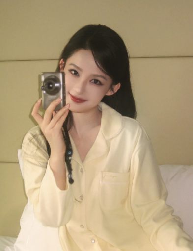 李沁真的好美好美好美，仙女一样
最新营业图真是美疯了好吗