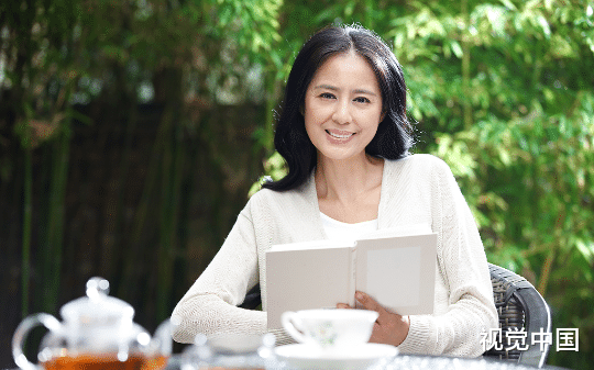 妈妈被爸爸的白月光推下楼，爸爸却让我妈妈原谅，我直接给妈妈换个爸爸