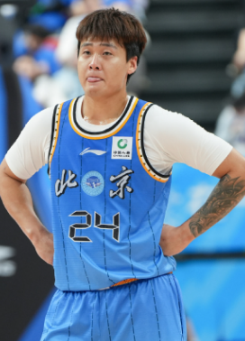 这么看就北京打广东最轻松。北京汗都没什么出，新外援和赵睿这两大底牌还没有出，他们