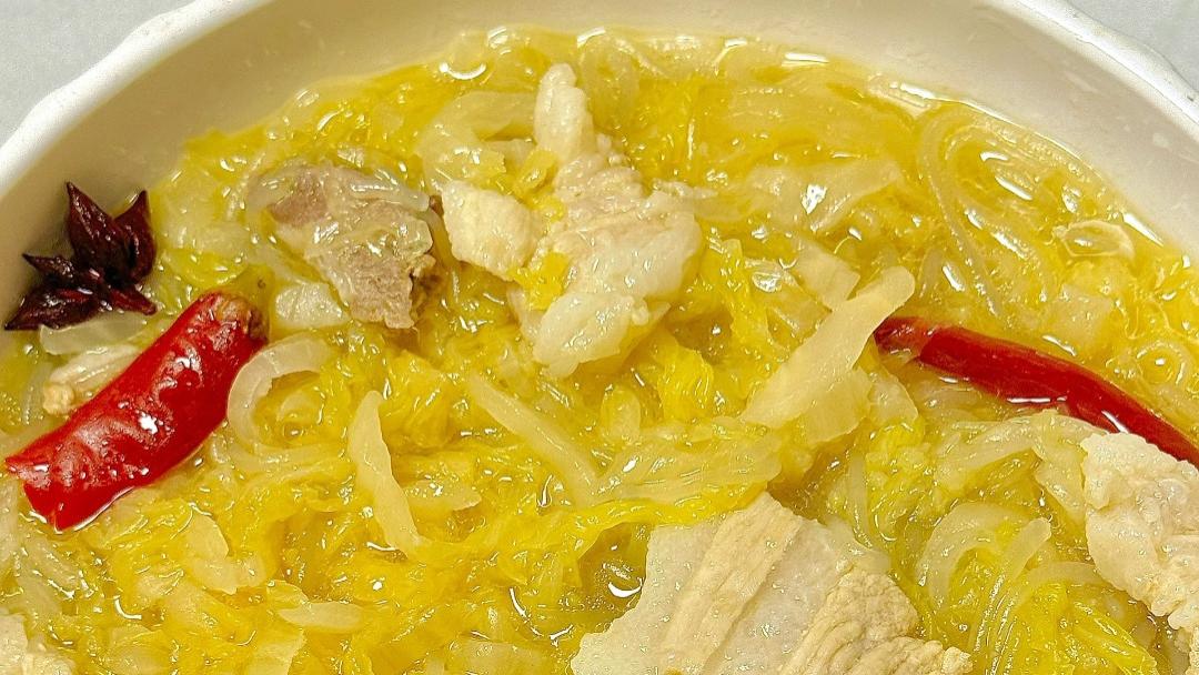 家常美味：那一锅暖心又暖胃的酸菜五花肉炖粉条