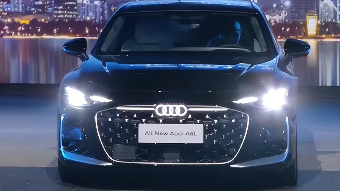 双前脸+车标上移！全新奥迪A6L外观大改，保留3.0T六缸，配置硬核