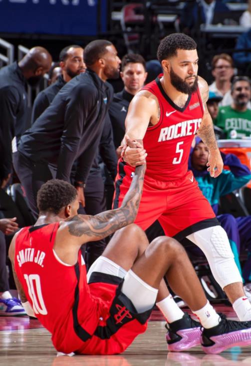 3月14日，火箭队在主场战胜了鹈鹕队，排名重回西部第3。本场比赛的第4节，我们看