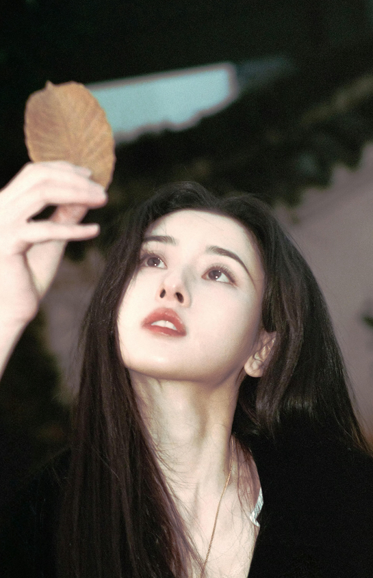 宋祖儿原名孙凡清
之前一直以为宋祖儿是本名来的，女鹅小时候出道这个名字就已经根深