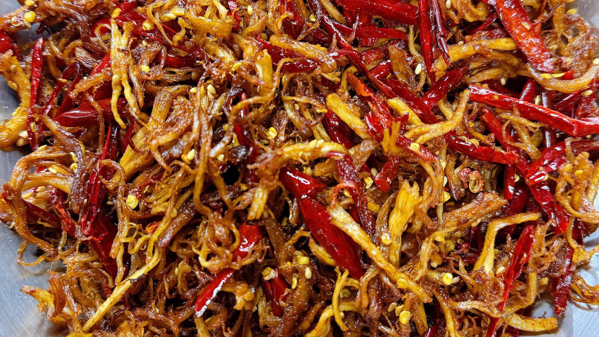 麻辣鸡丝：手撕的快感，麻辣的狂欢，专治没胃口！