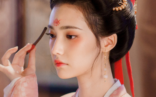 被弃后街头遇前夫羞辱，他喊我回去做妾？我冷笑：不好意思，新夫是皇室